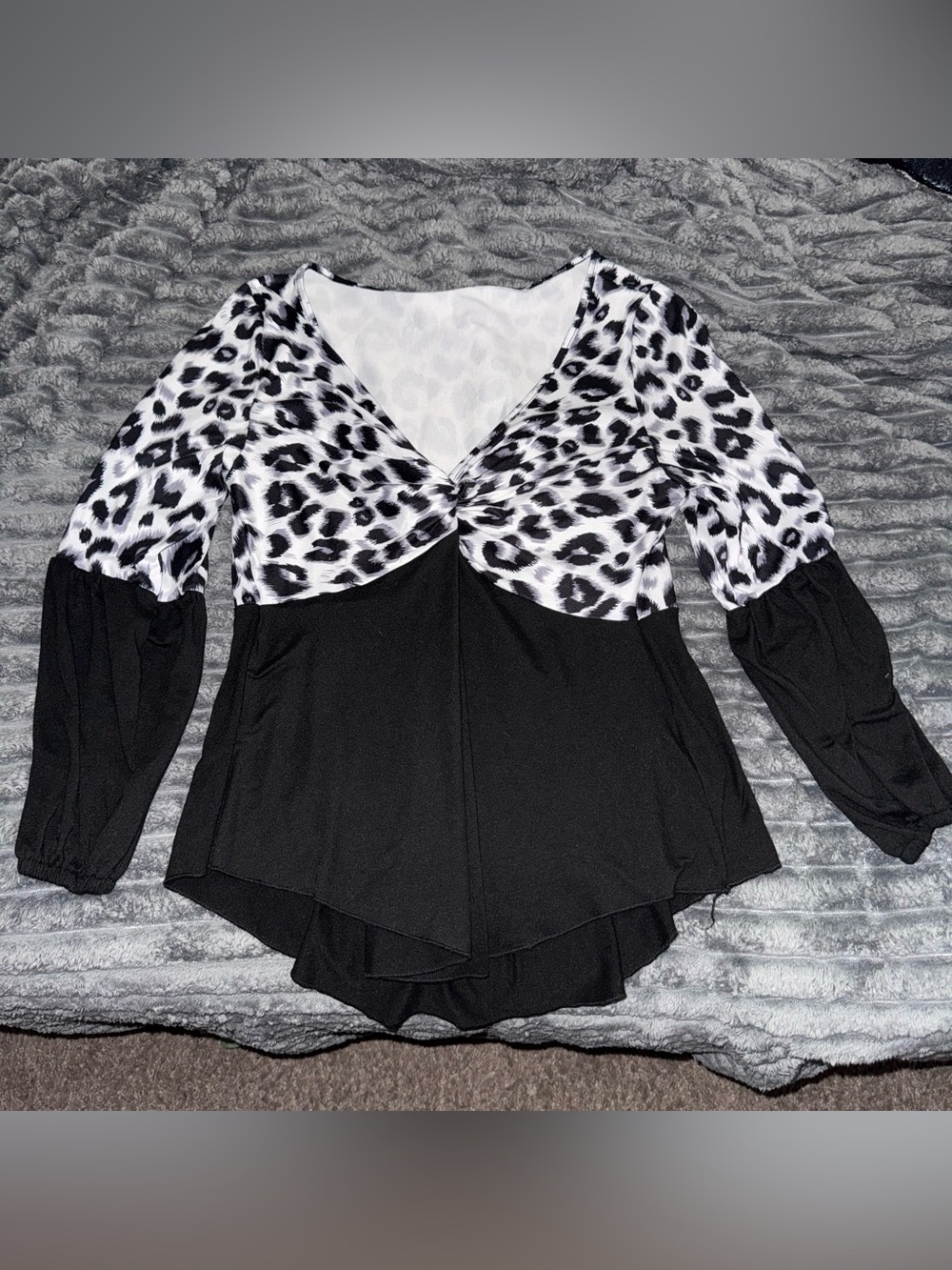 Black and White Leopard Twist-Front Women's Top